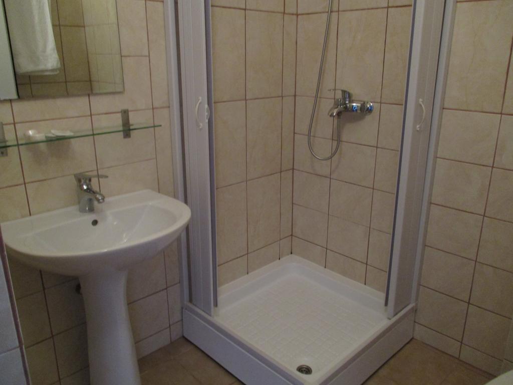 Hotel Uranus Бухарест Экстерьер фото